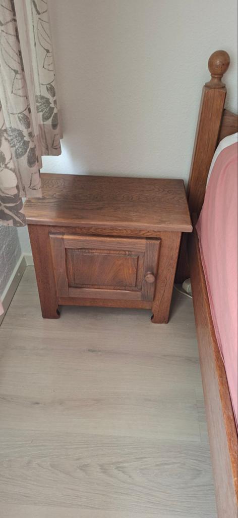 2 houten nachtkastjes, Ophalen