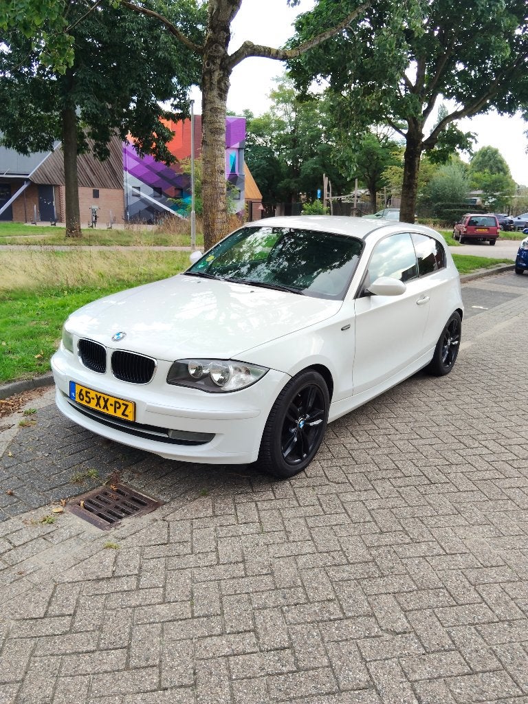 BMW 1-Serie 2.0 118I 3DR 2007 Wit, Auto's, 1-Serie, 1995 cc, Zwart, Wit