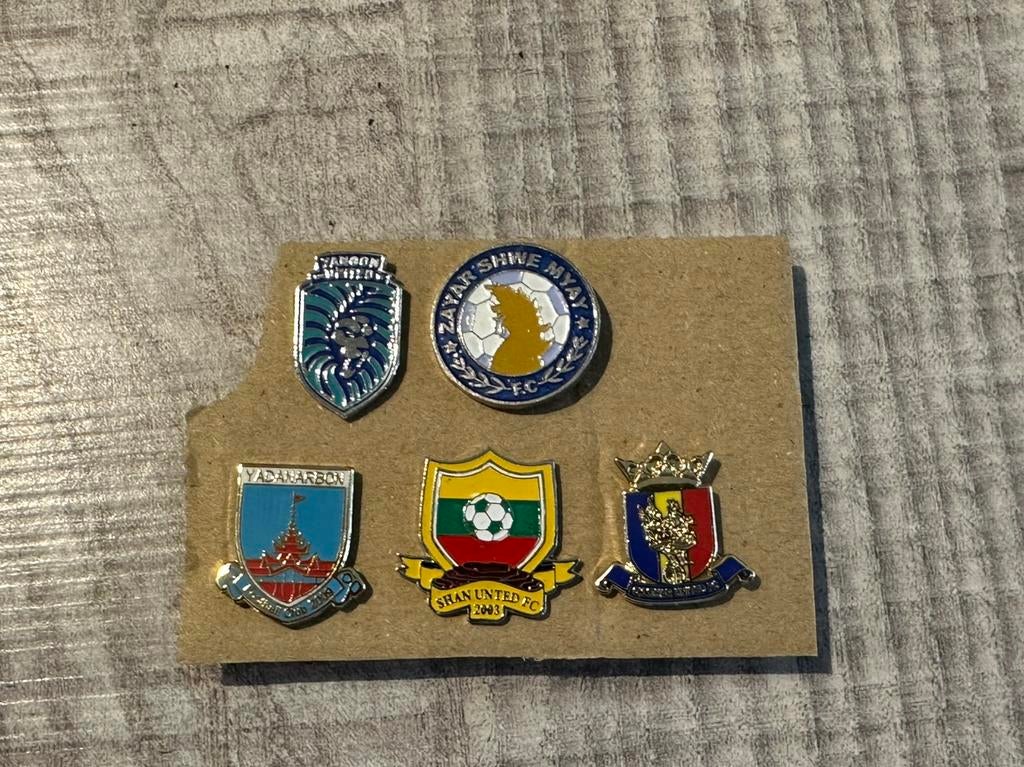 Voetbal pins Myanmar per stuk €5, Verzamelen, Ophalen of Verzenden, Zo goed als nieuw