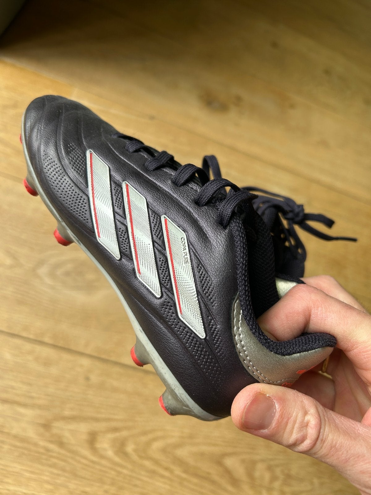 Adidas voetbalschoen kind 31, Sport en Fitness, Ophalen, Maat XS of kleiner, Schoenen, Zo goed als nieuw