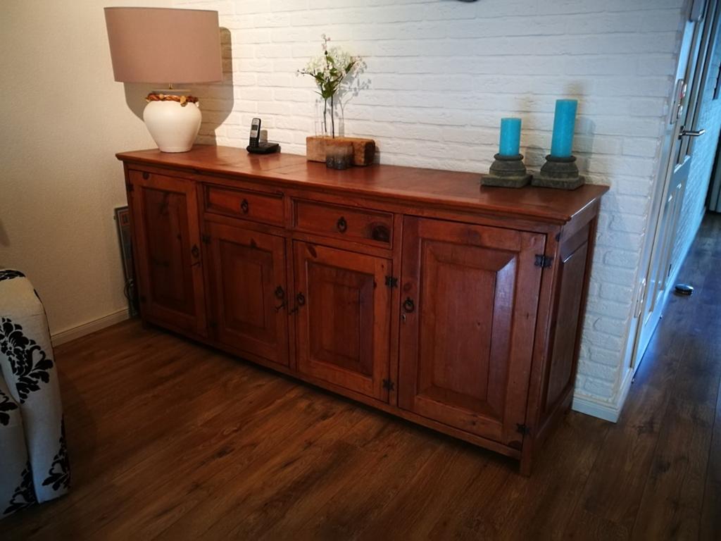 Landelijk dressoir met zwart gemaakte bovenkant, Huis en Inrichting, Kasten | Dressoirs, Gebruikt, Ophalen of Verzenden, Landelijk