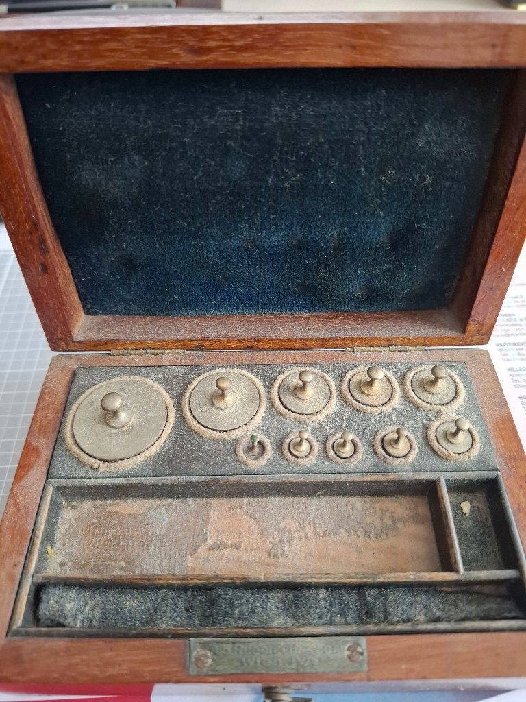 Doosje met apothekers gewichtjes, Antiek en Kunst, Ophalen of Verzenden