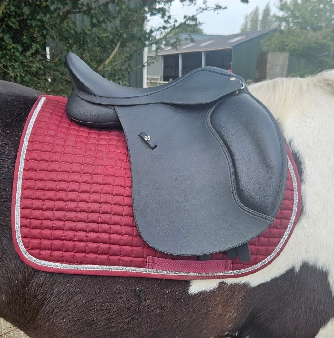 ZGAN Wintec wide hart veelzijdigheidszadel 17", Dieren en Toebehoren, Wijd, M (17 inch), Wintec, Ophalen of Verzenden