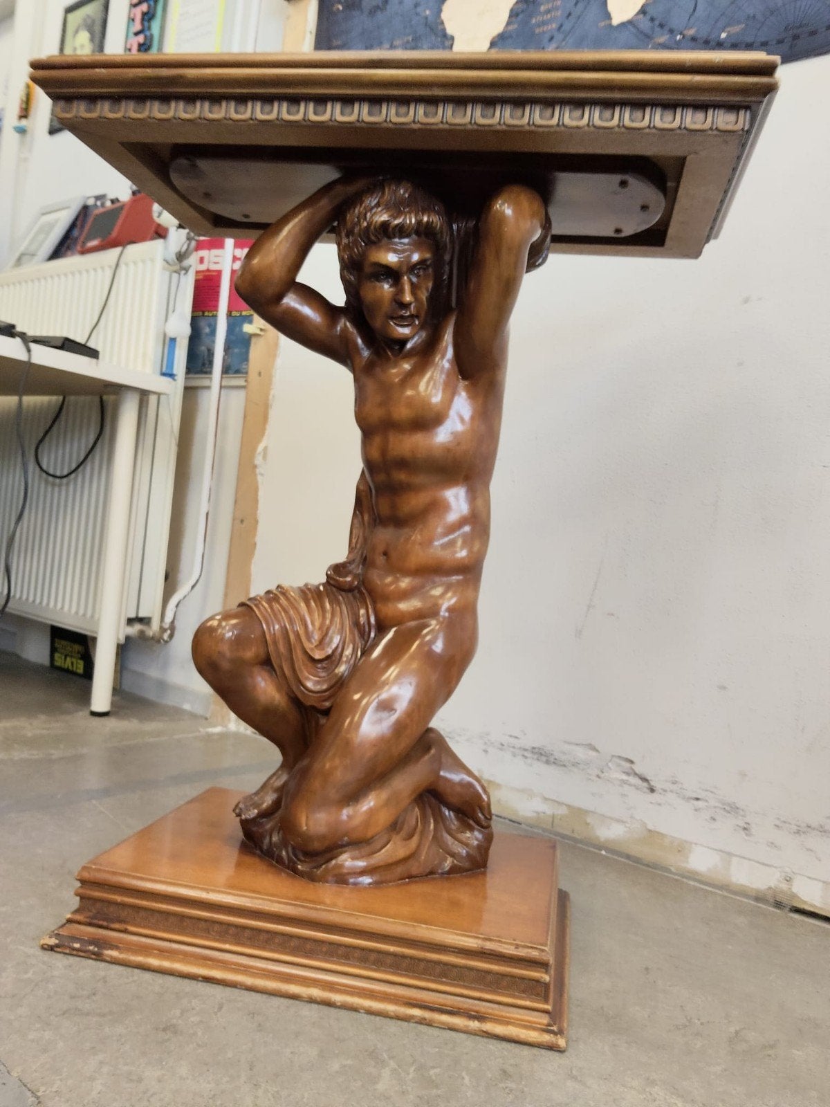 Tv Tafel-Sculptuur, Ophalen