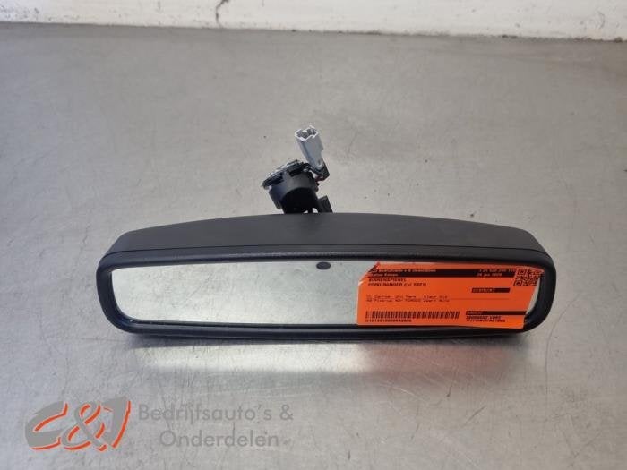 Binnenspiegel van een Ford Ranger