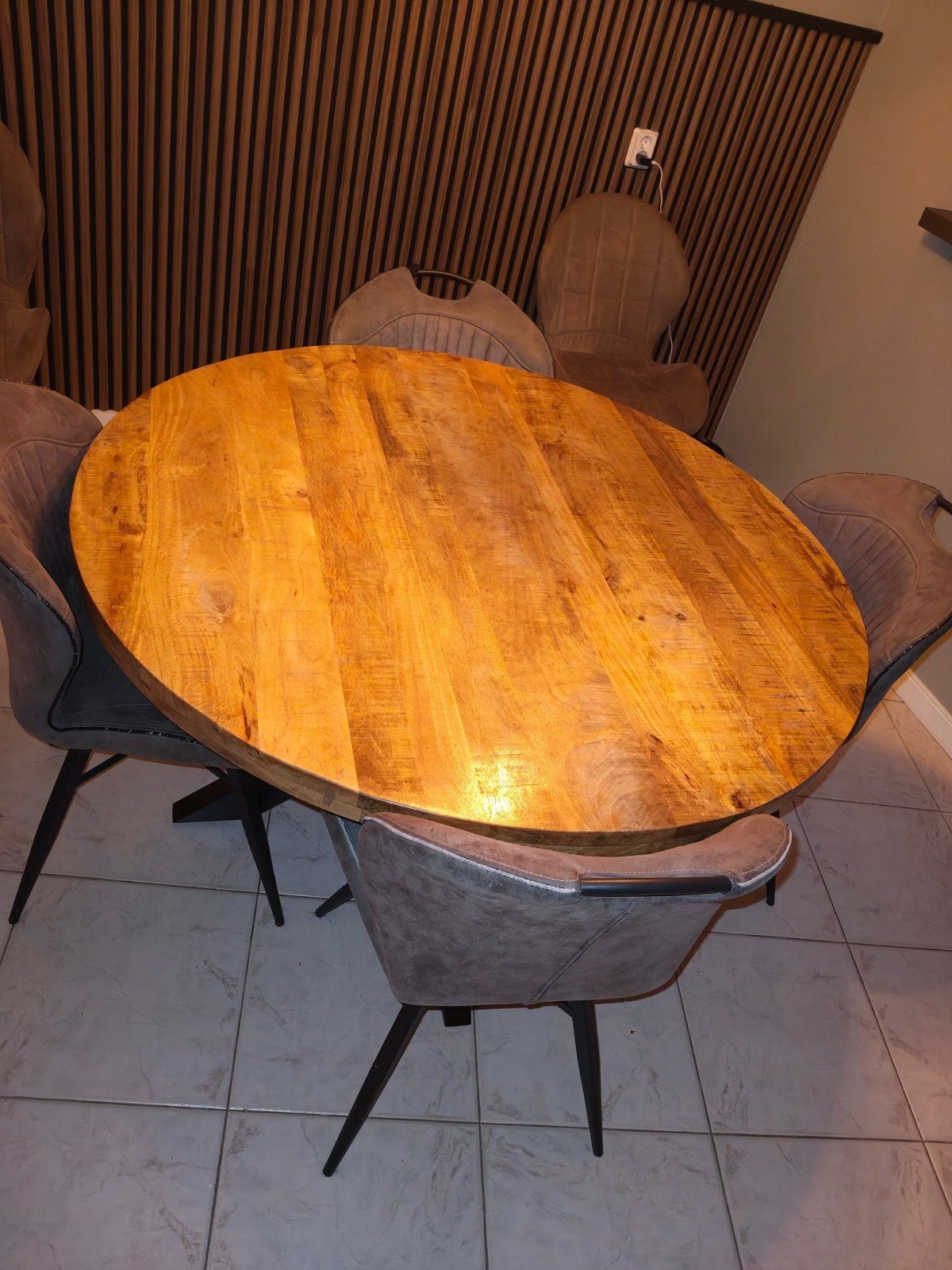 Ronde eettafel 130 cm massief mangohout 4-6 personen, Huis en Inrichting, Tafels | Eettafels, Ophalen, Rond, Zo goed als nieuw