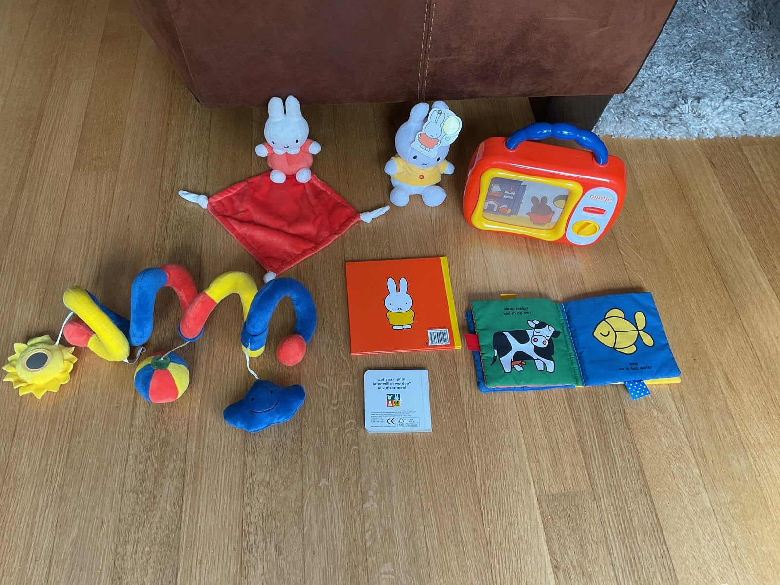 Nijntje speelgoed en boekjes pakket. Nieuwstaat., Ophalen of Verzenden, Zo goed als nieuw, Overige typen, Met geluid