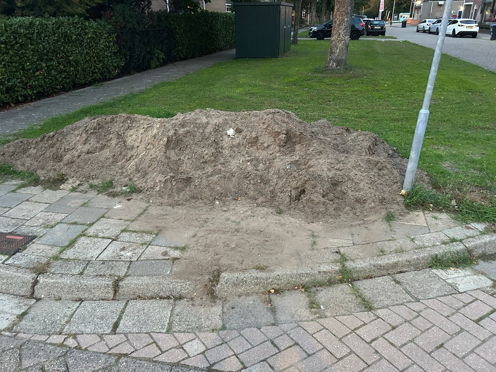 2 tot 2,5 m3 zand. IK BETAAL 50 euro aan wie get meeneemt., Ophalen, Gebruikt, Ophoogzand