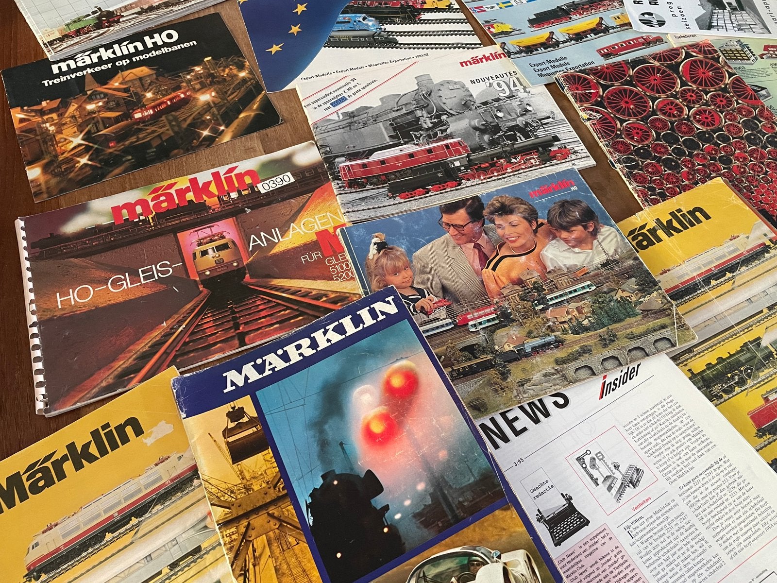 Marklin catalogus en folders. 1975-1994, Wisselstroom, Zo goed als nieuw, Märklin, Boek, Tijdschrift of Catalogus