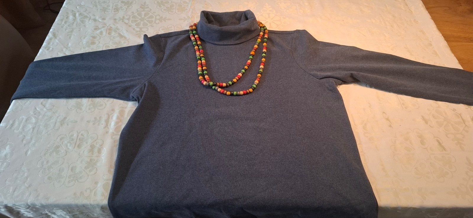 Trui en ketting, Ophalen, Zo goed als nieuw, Maat 38/40 (M)