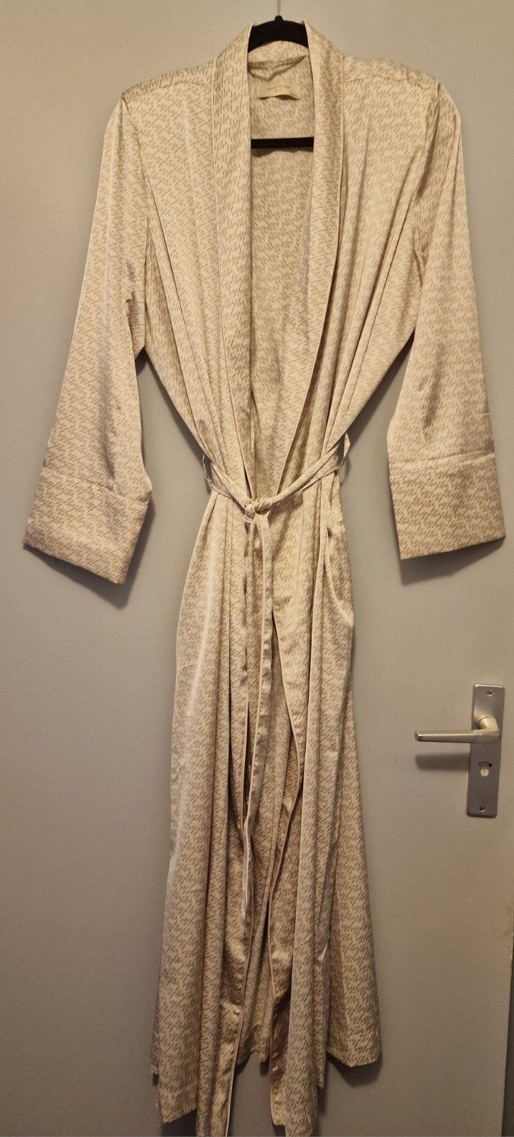 Olcay Gulsun Satijnen kimomo. maat:XL/XXL., Kleding | Dames, Ophalen of Verzenden, Nieuw, Maat 46/48 (XL) of groter, Zwart