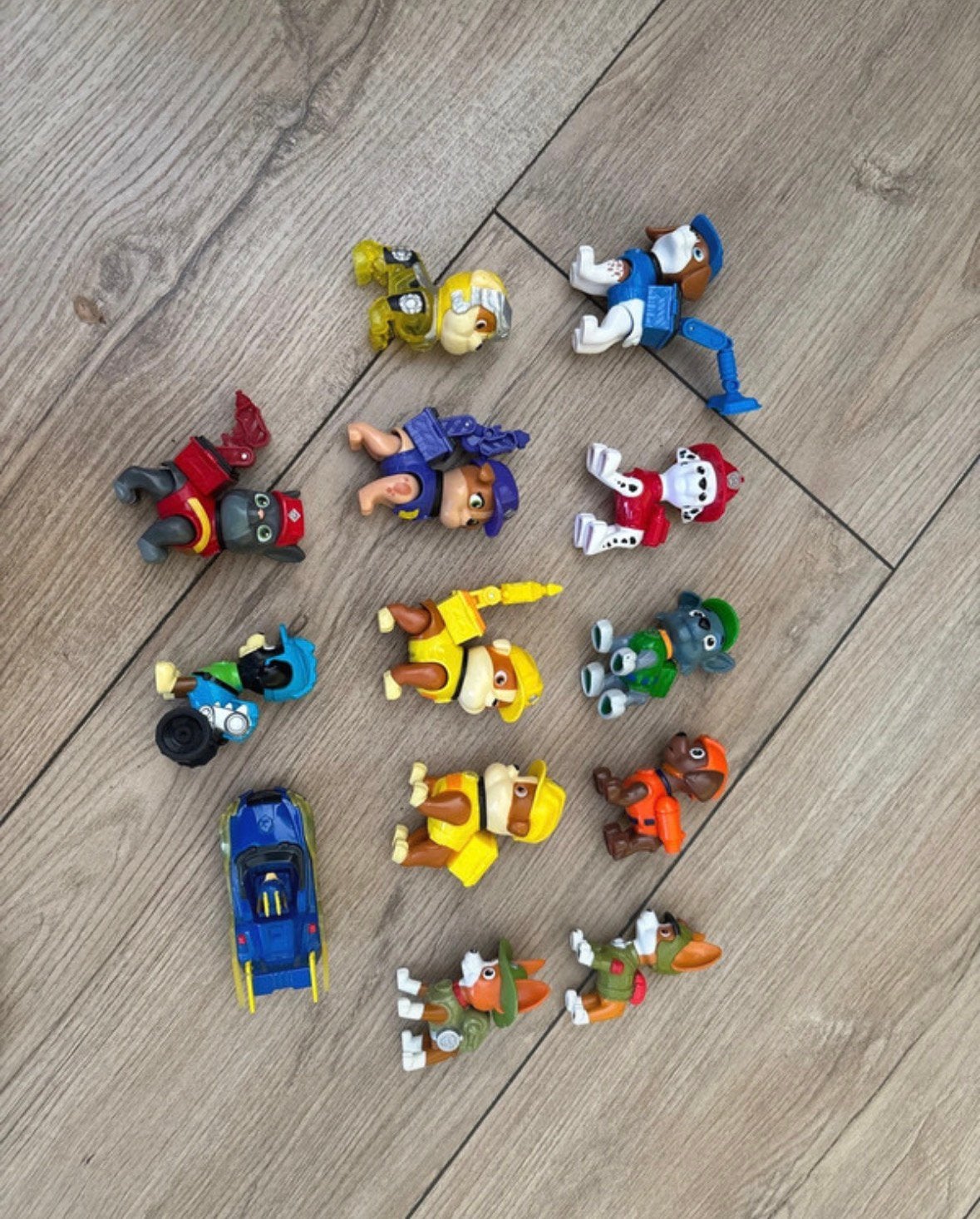 Paw patrol poppetjes en die cast metalen auto netjes, Ophalen of Verzenden