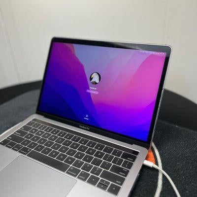 Macbook pro 13 inch 2016 i7 16GB 256 SSD macOS Monterey