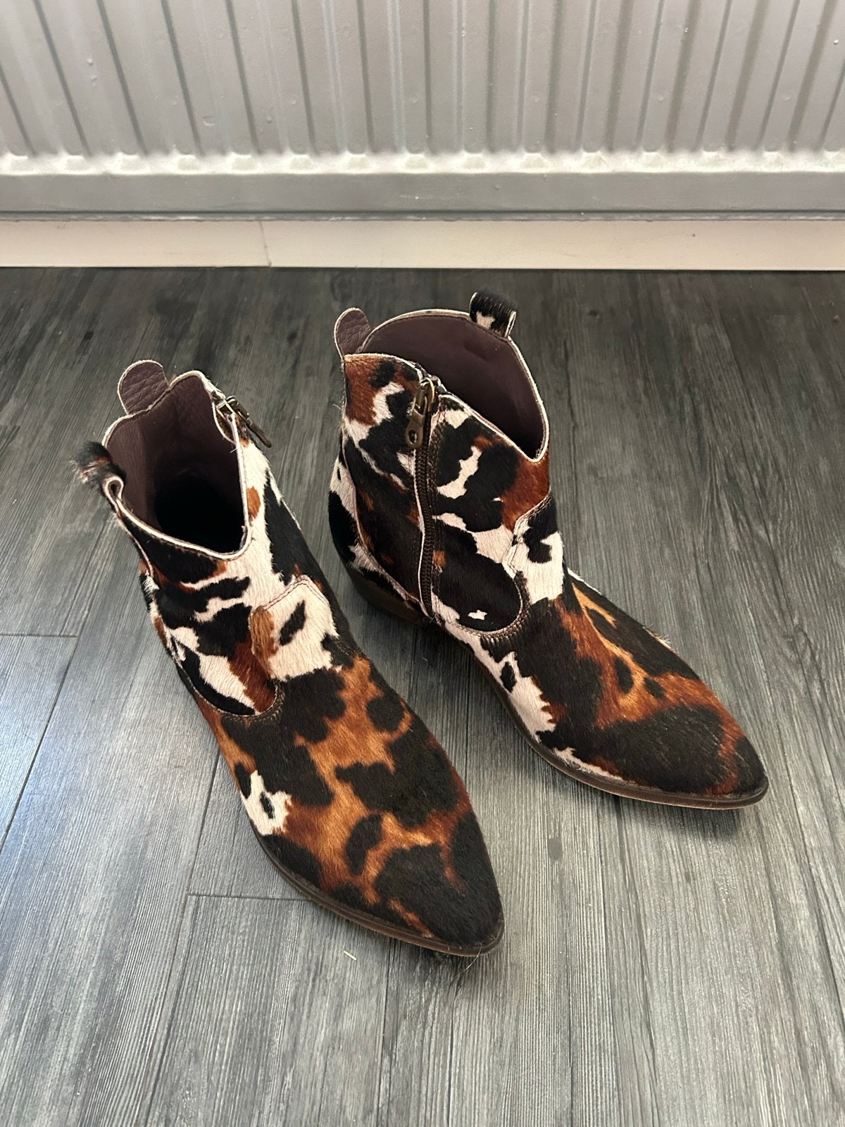 Mimmu dames enkellaarsjes cowprint, maat 39, Kleding | Dames, Schoenen, Overige kleuren, Lage of Enkellaarzen, Ophalen of Verzenden