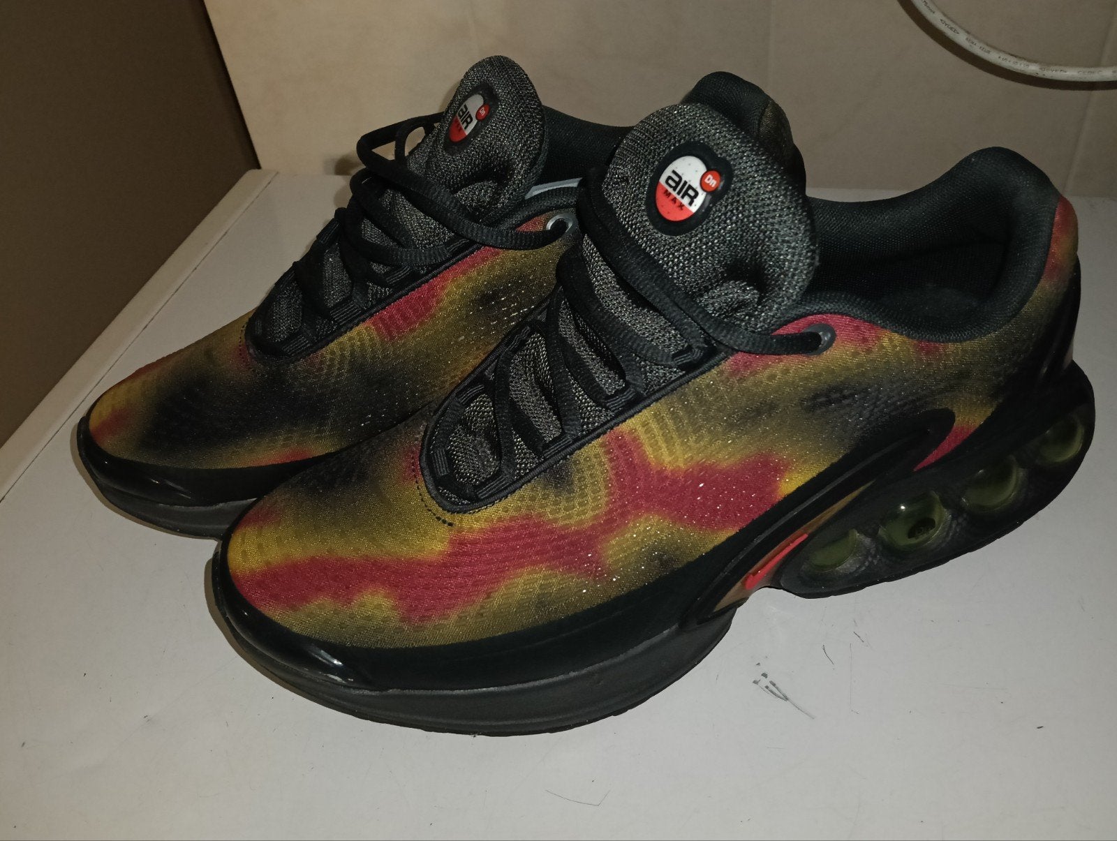Nike Air Max DN 45 Rood/Geel/Zwart, Ophalen of Verzenden, Zo goed als nieuw, Zwart