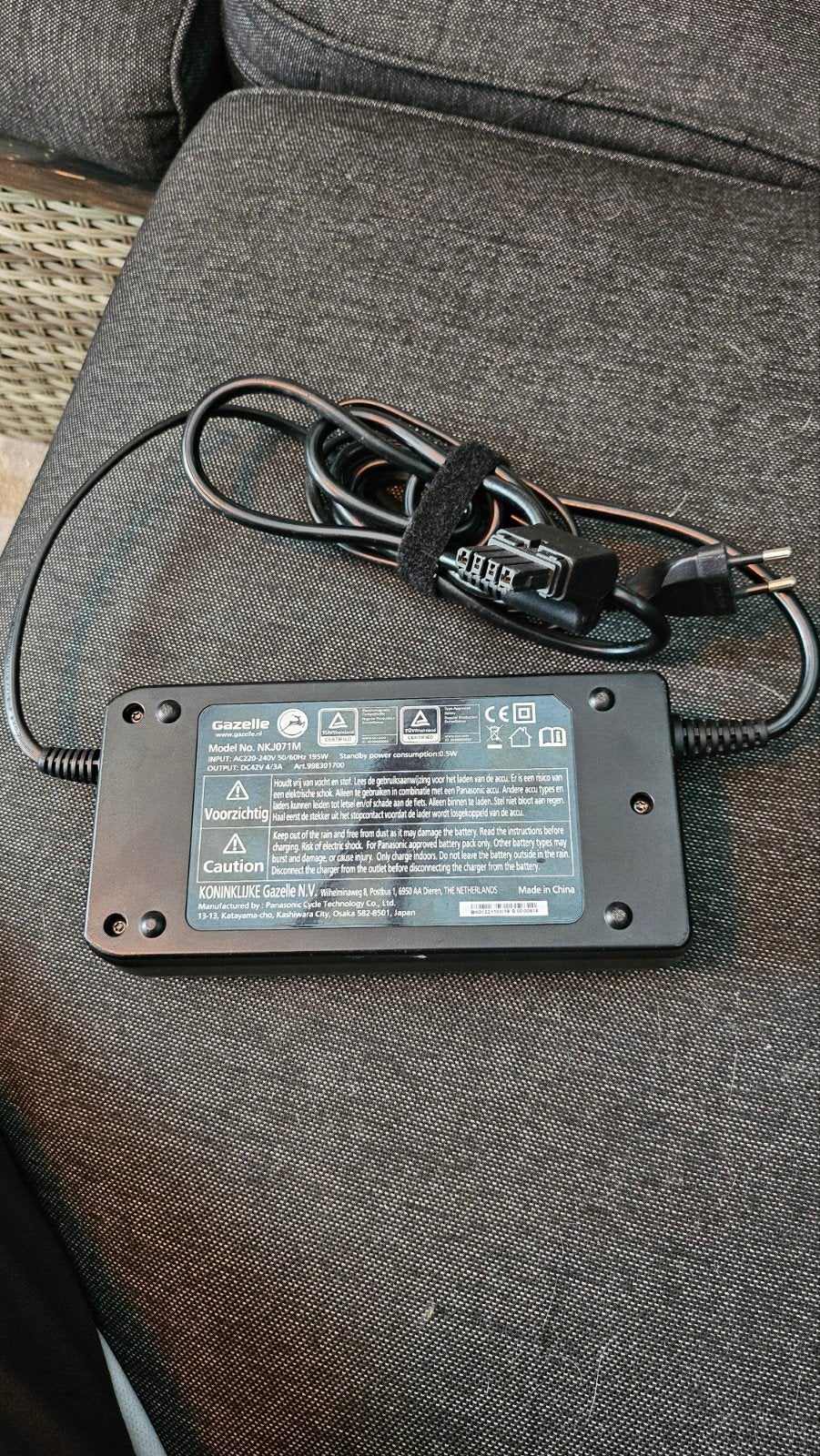 Gazelle Acculader NKJ071M 42V 4A Snellader E-bike, Ophalen of Verzenden, Gebruikt
