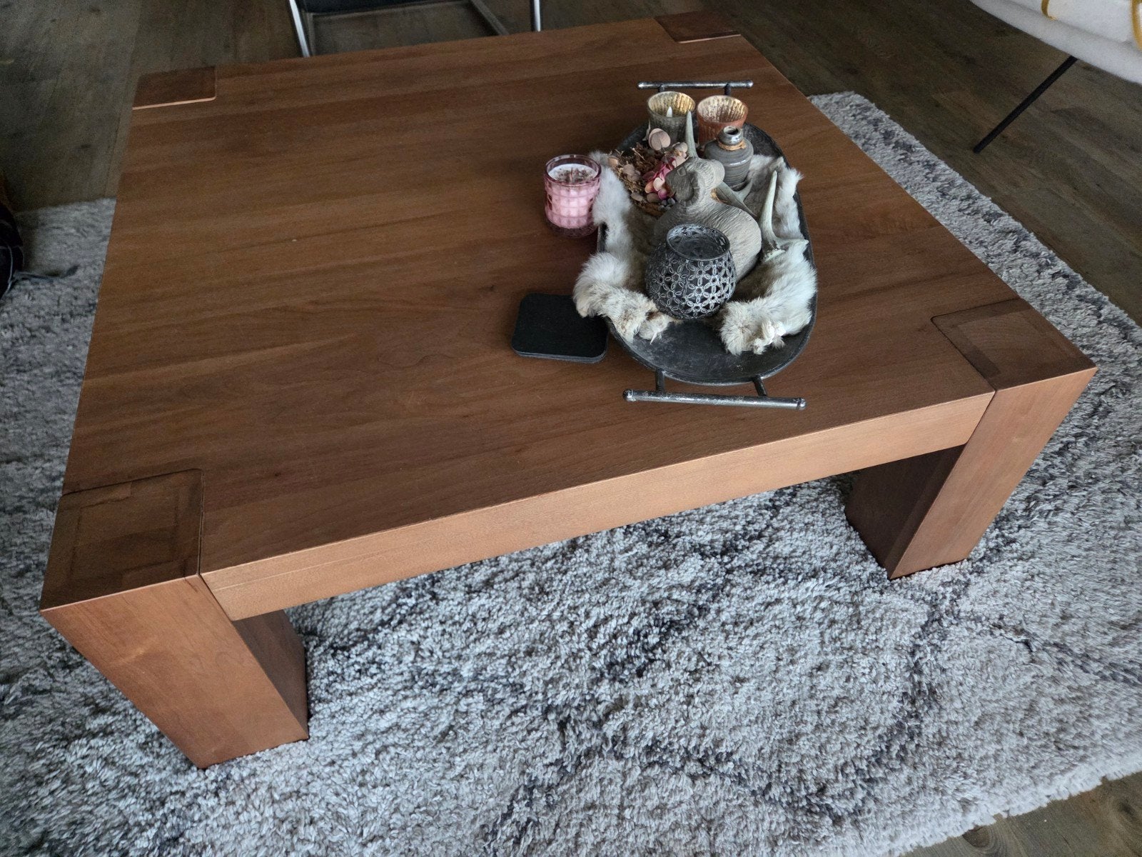 Salontafel Timber (Goossens wonen) notenhout 100x100 cm, Ophalen, Vierkant, Zo goed als nieuw, Overige houtsoorten