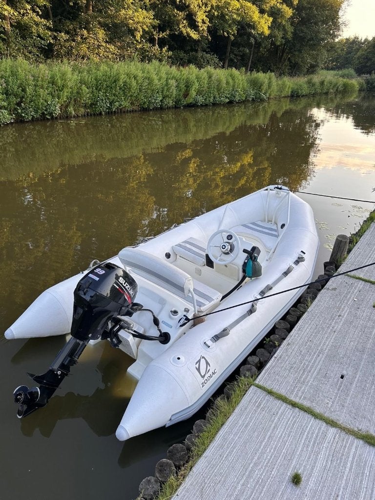 Zodiac Yachtline 380 met Suzuki 9.9 PK en Pega trailer, Gebruikt, 4 m, 10 pk, Peddels