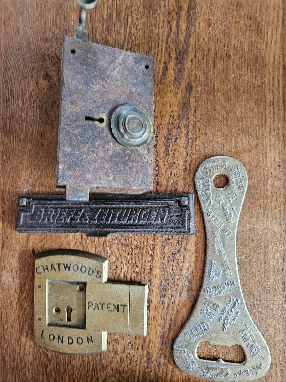 Antieke sloten, brievenbusklep en flesopener, Ophalen of Verzenden