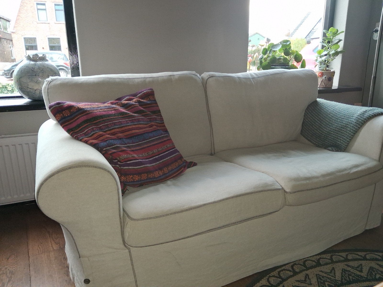 Comfortabele tweepersoonsbank - Crèmekleurig +jute kleed, Gebruikt, 150 tot 200 cm, Tweepersoons, 75 tot 100 cm