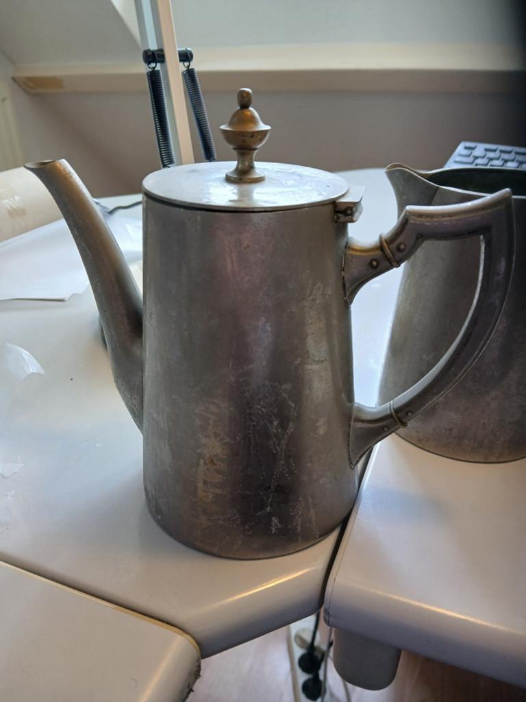 Set van twee vermoedelijk tinnen kannen, ca. 13 cm hoog, Antiek en Kunst, Antiek | Tin, Ophalen of Verzenden