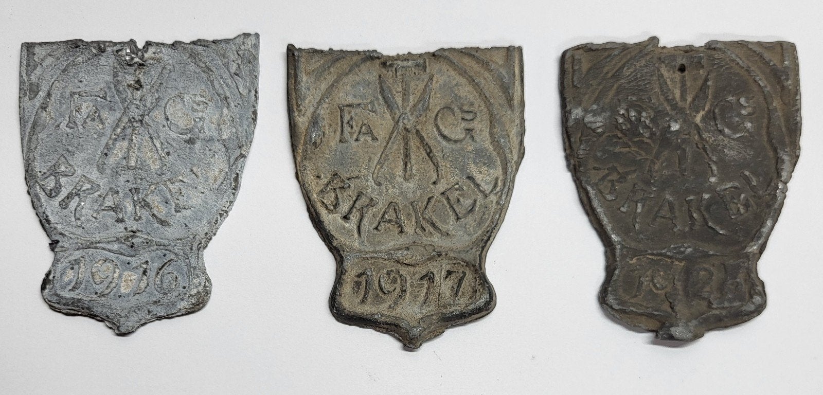 Trotseerloodje 3 verschillende jaartallen, Ophalen of Verzenden