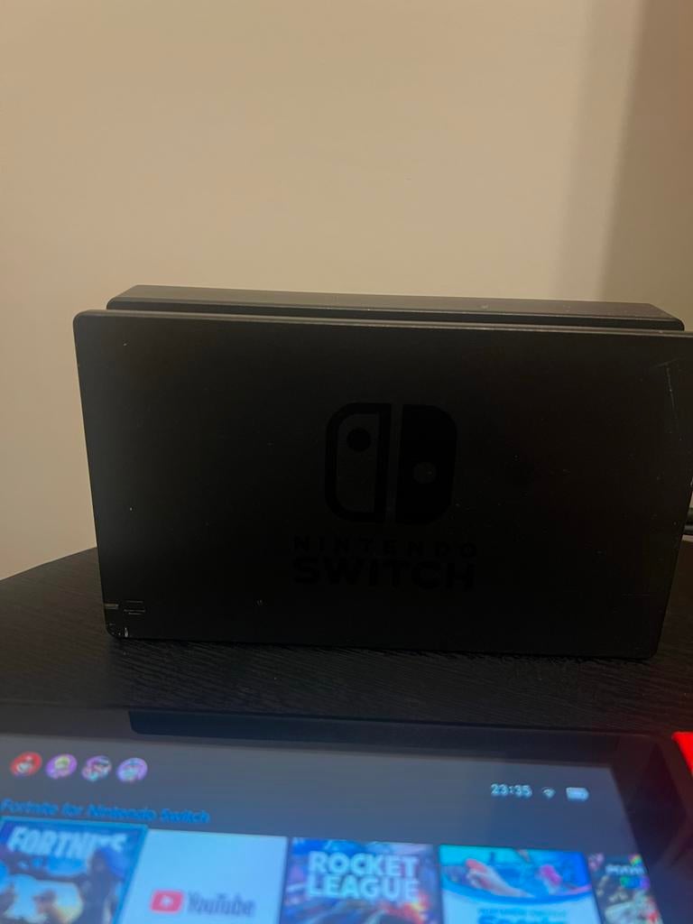 Nintendo Switch met Dock en Joy-Cons, Spelcomputers en Games, Ophalen of Verzenden, Zo goed als nieuw, Avontuur en Actie
