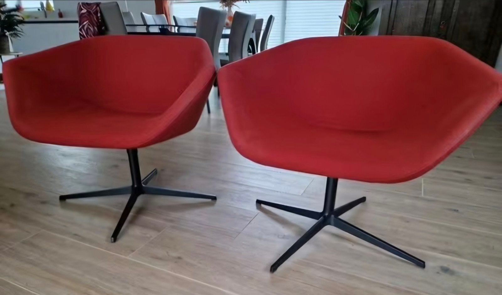 2 Montis Design fauteuils Model ELLA stof rood draaipoot, Ophalen, Gebruikt, 75 tot 100 cm, Stof