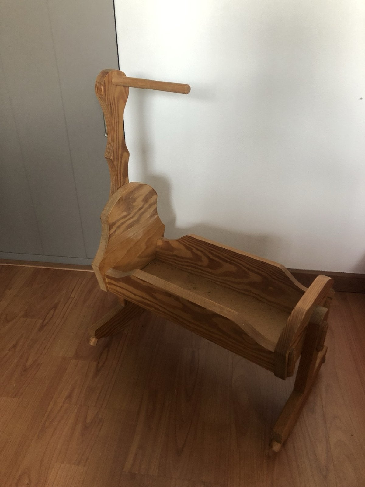 Houten wiegje/decoratie met stok, Ophalen