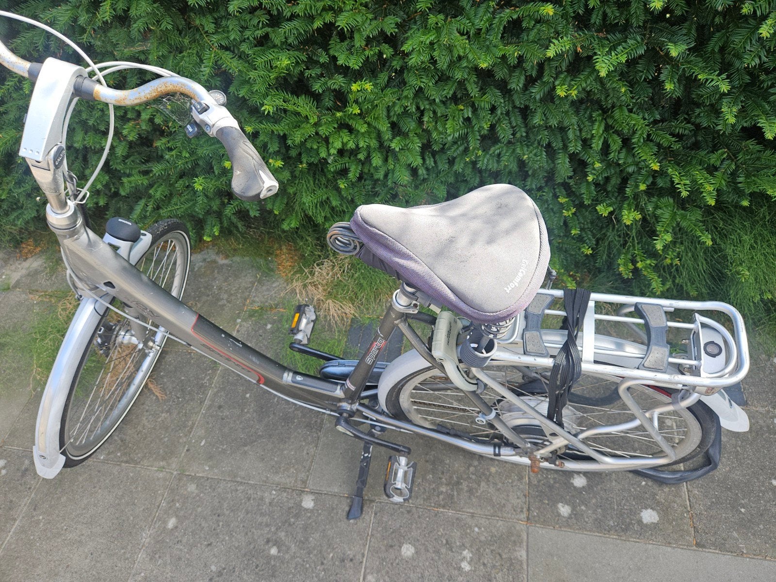 Fiets moet weg. Achterband is lek. Elektrische., Fietsen en Brommers, Fietsen | Tandems, 55 cm of meer, Ophalen, Gebruikt, Minder dan 10 versnellingen