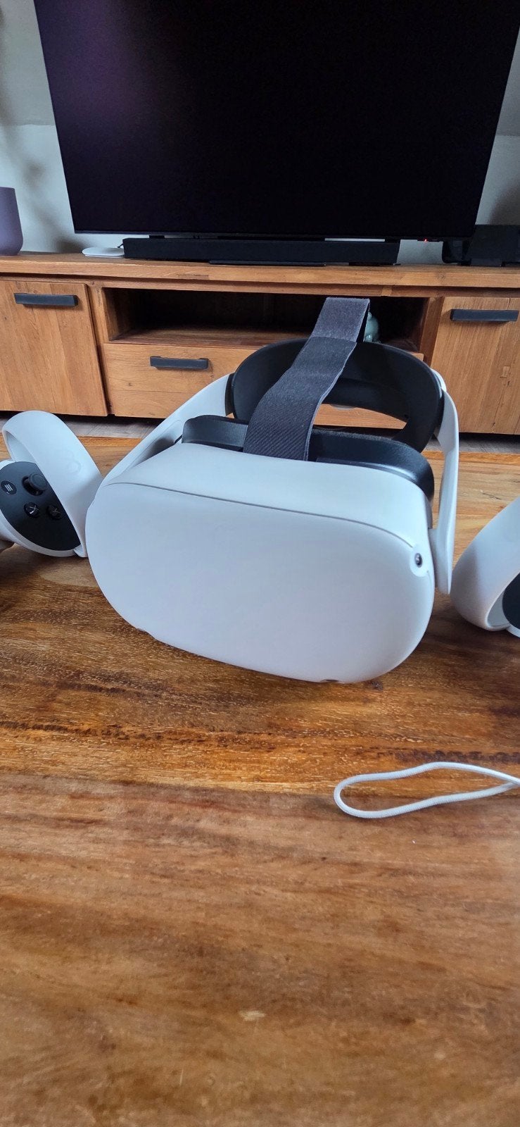 Meta Quest 2 met silicone cover en 2 controllers, Spelcomputers en Games, Virtual Reality, Ophalen, Zo goed als nieuw, VR-bril