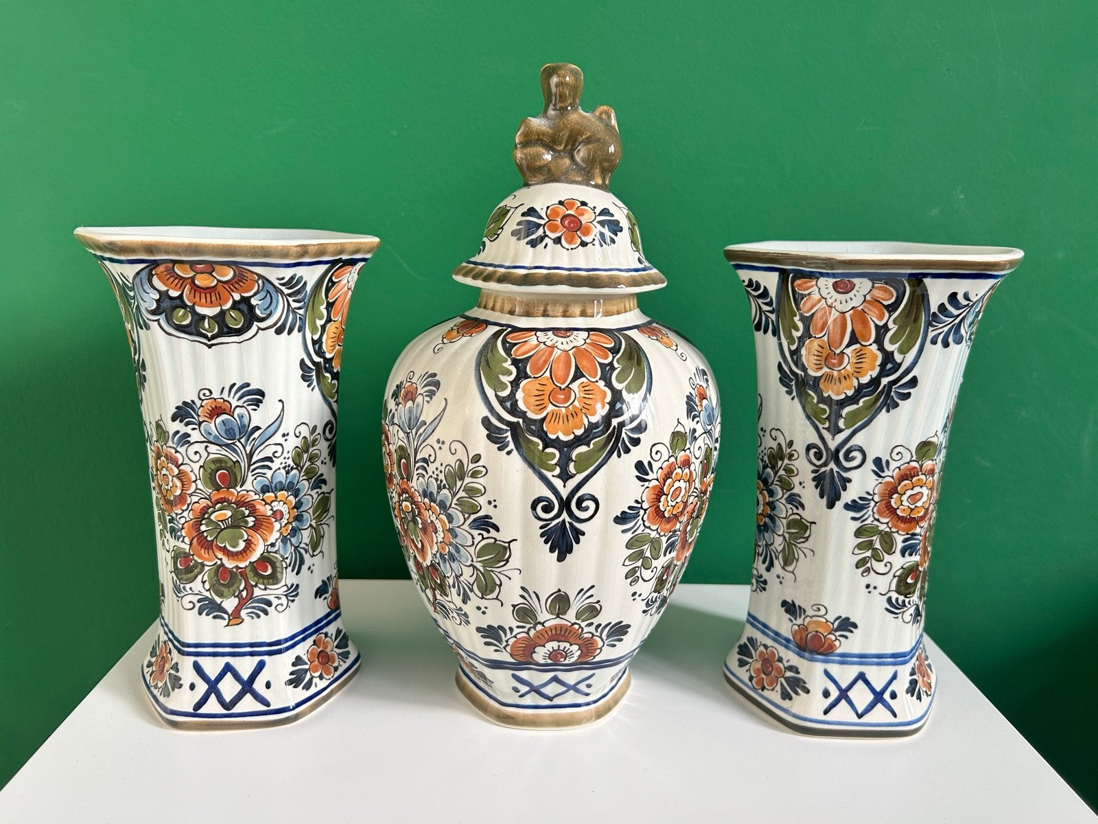 Prachtig Delfts polychroom vazen set van Flora Keramiek, Antiek en Kunst, Ophalen of Verzenden