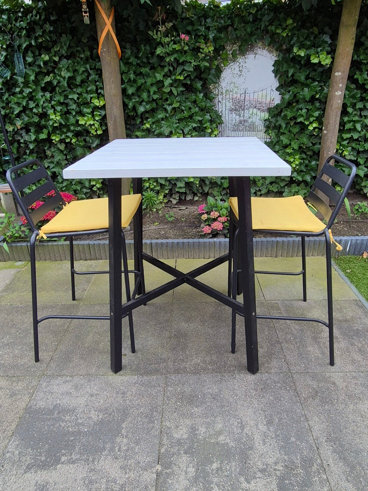 Hoge tafel met 2 stoelen/krukken, Tuin en Terras, Ophalen, Gebruikt, Hout