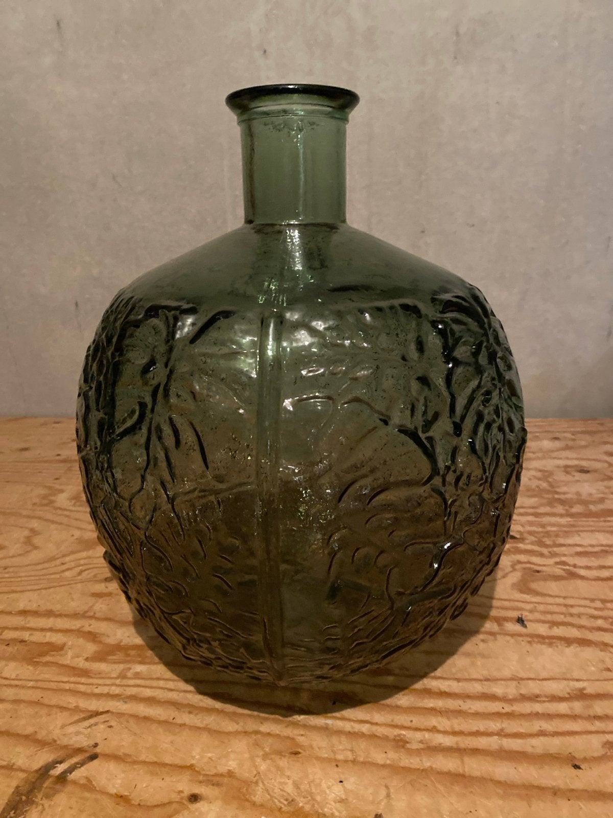 Vintage groene glazen vaas met relief patroon, Groen, Ophalen, 43 cm, Glas