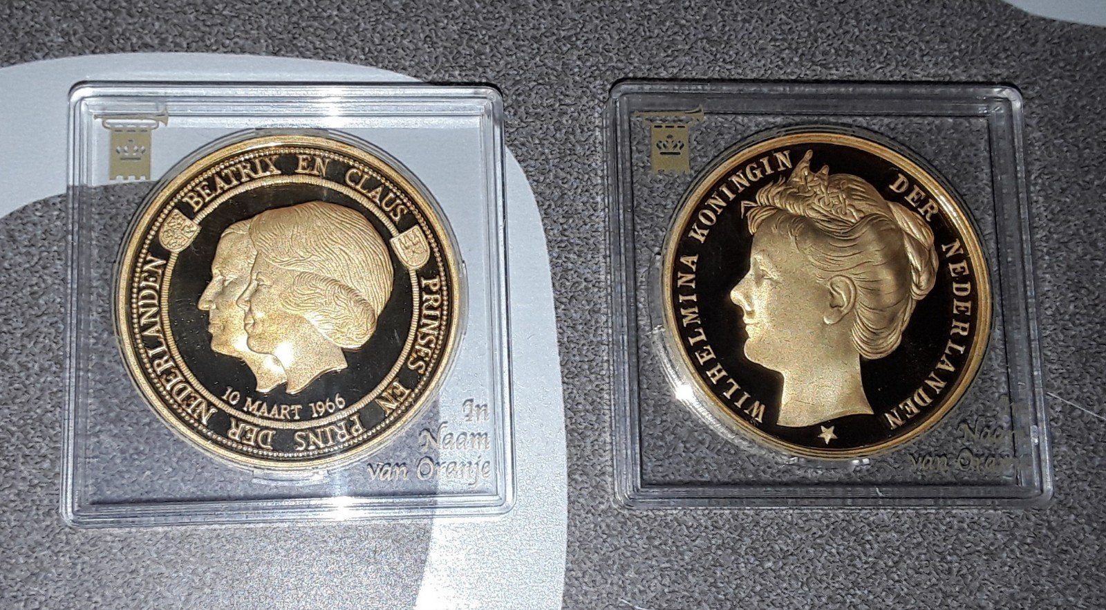 2 Bronzen Vergulde Munten Met Certificaten., Ophalen of Verzenden, Nederland, Munten