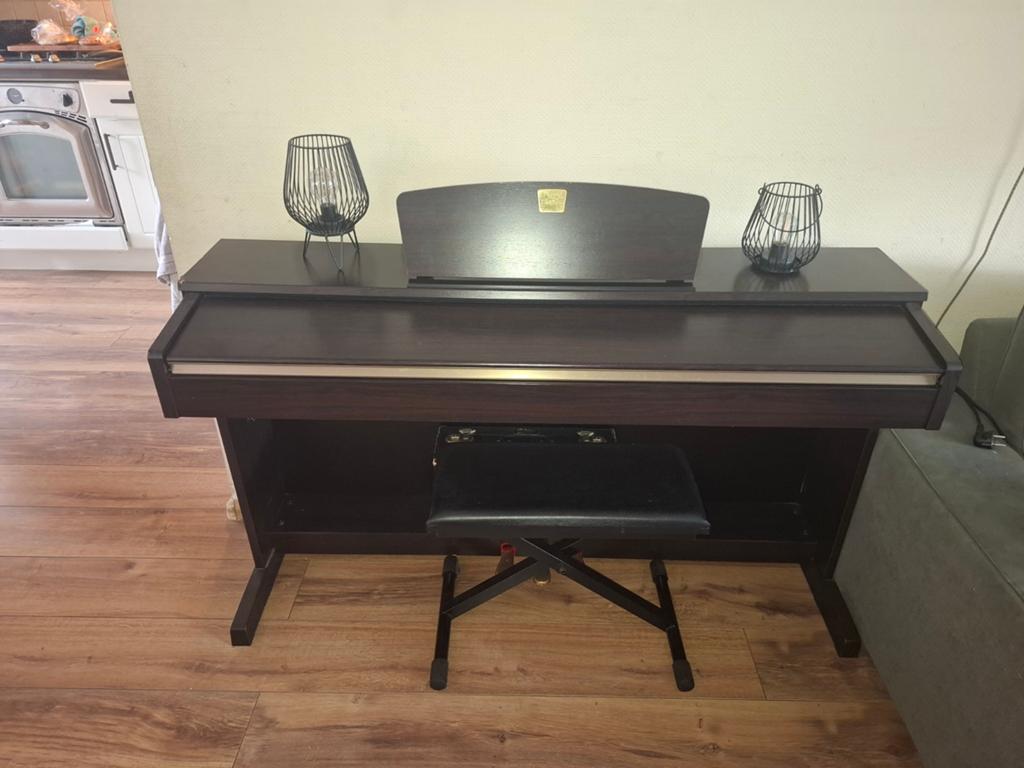Yamaha Clavinova, Ophalen of Verzenden, Zo goed als nieuw, Zwart