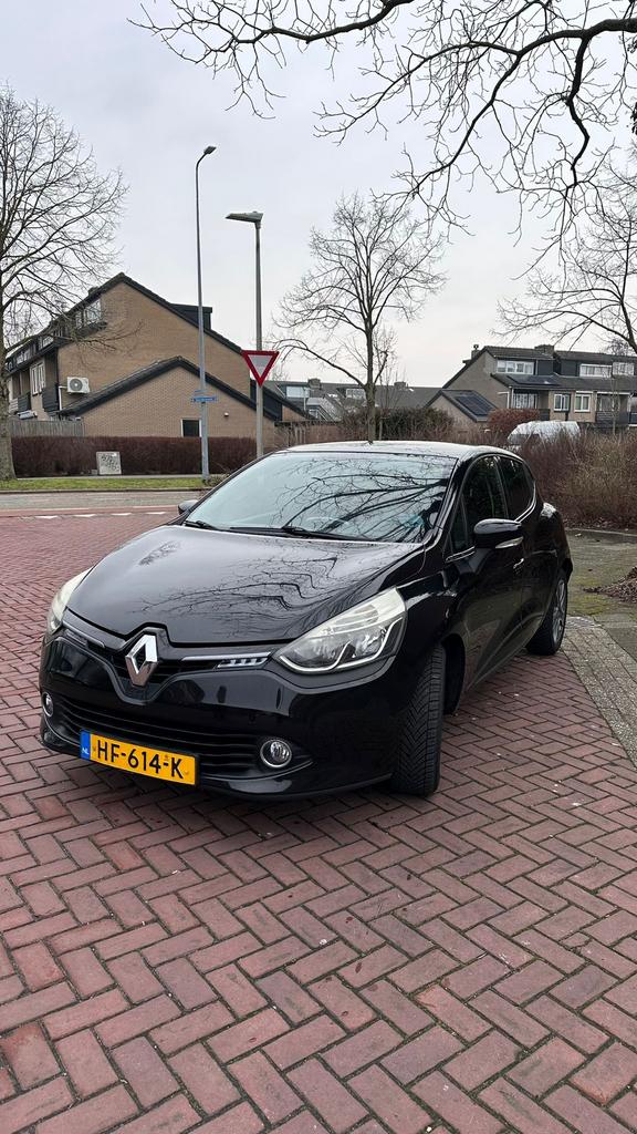 Renault Clio 0.9 TCE 66KW 5-DRS 2015 Zwart, Voorwielaandrijving, 898 cc, 40 €/maand, 540 kg