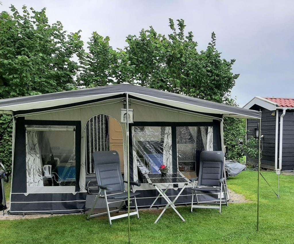 Beyerland 430TM uit 1995 met mover, Caravans en Kamperen, Caravans, Particulier, tot en met 4, Treinzit, Beyerland, Vast bed, 4 tot 5 meter