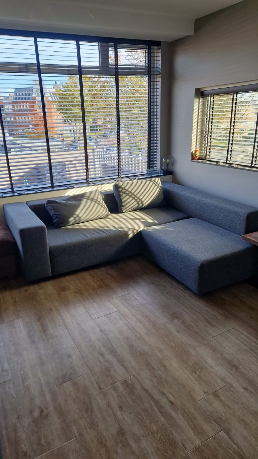 Design hoekbank, Ophalen