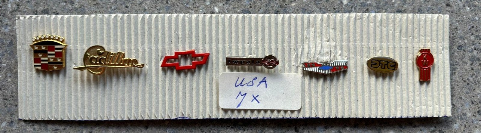 6 pins en 1 knoop, Ophalen of Verzenden, Zo goed als nieuw, Merk, Speldje of Pin