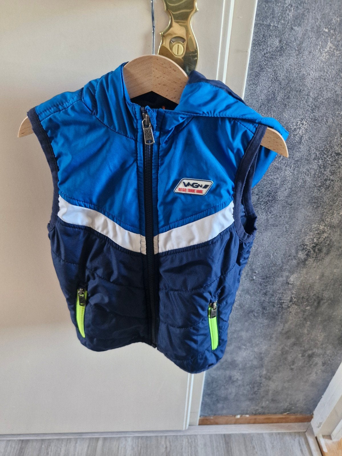 Zomer bodywarmer blauw van vingino maat 92-98, Onbekend, Ophalen of Verzenden, Zo goed als nieuw, Vingino