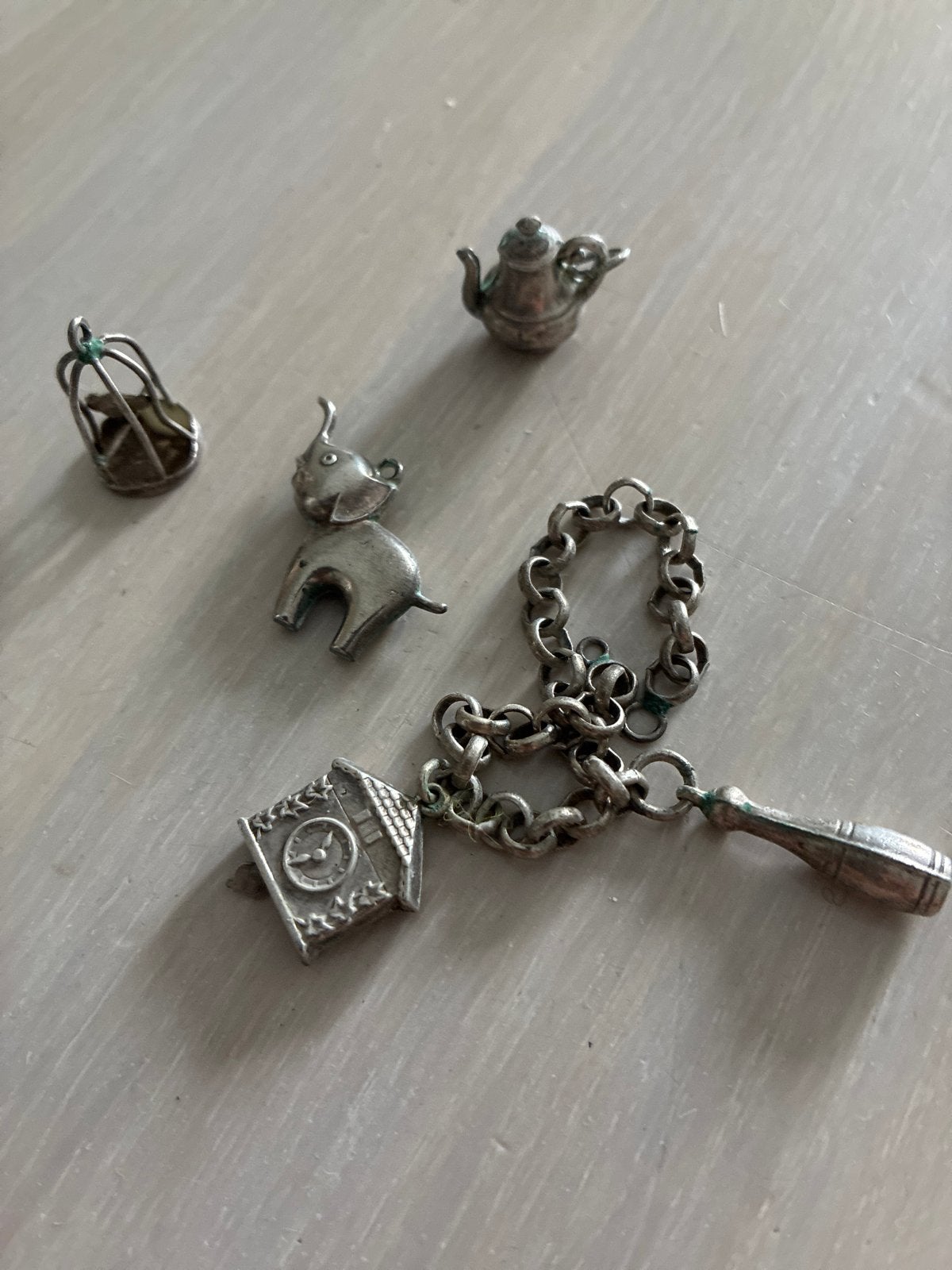5 zilveren bedels, 76 jaar oud, Sieraden, Tassen en Uiterlijk, Bedels, Overige merken, Gebruikt, Ophalen of Verzenden, 4 bedels of meer