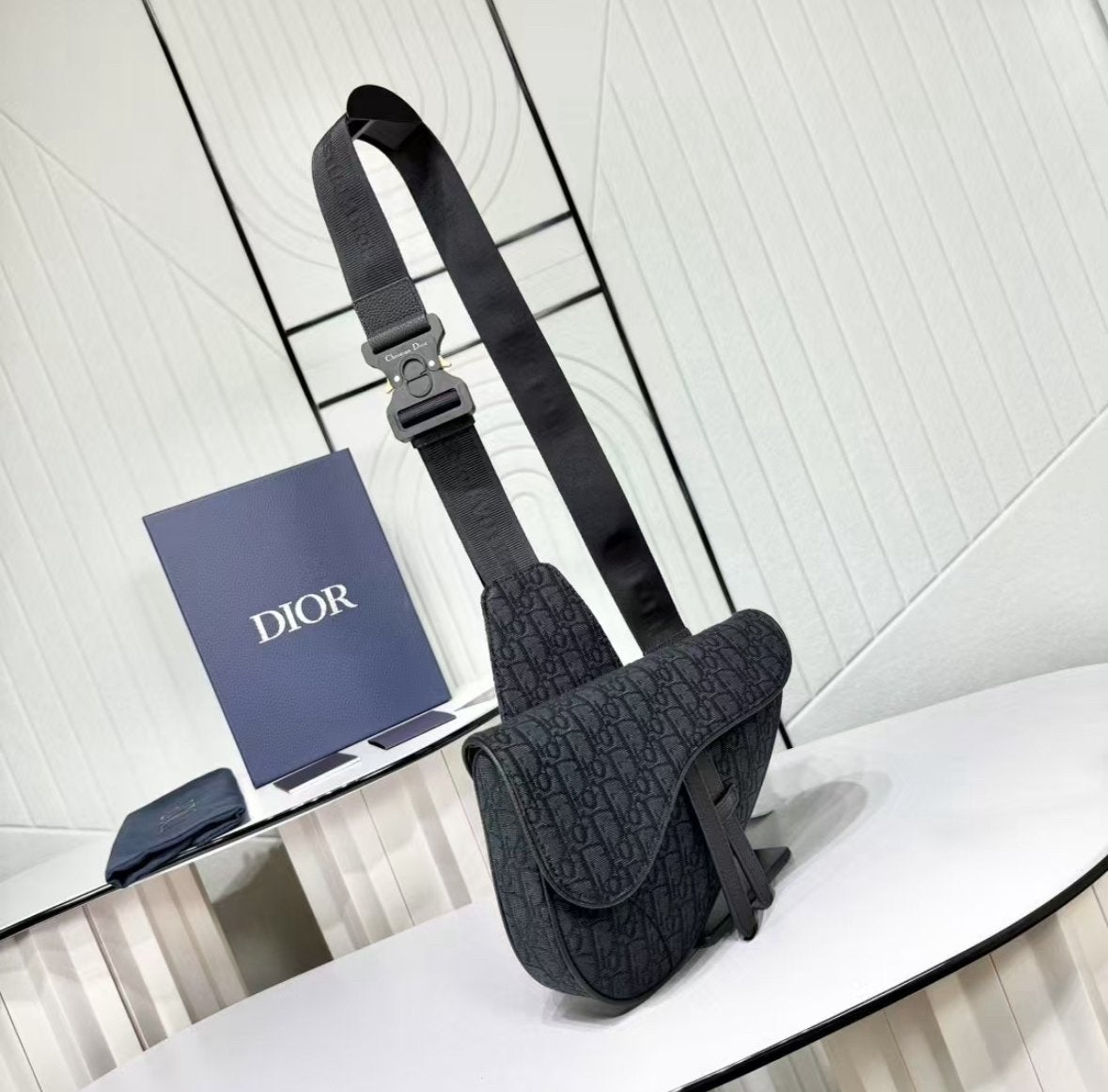 Dior tas 1 op voorraad laatste saddle bag schoudertas, Sieraden, Tassen en Uiterlijk, Ophalen of Verzenden, Zo goed als nieuw