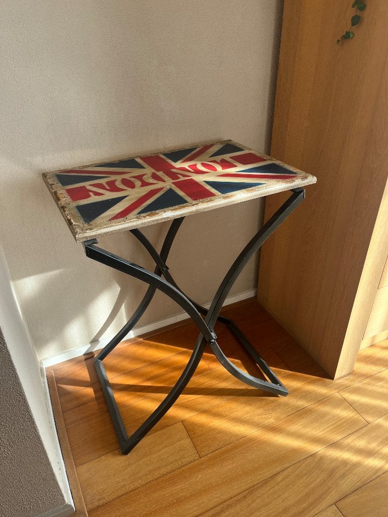 Engelse bijzettafel, Huis en Inrichting, Ophalen, Overige materialen, Minder dan 55 cm, Zo goed als nieuw