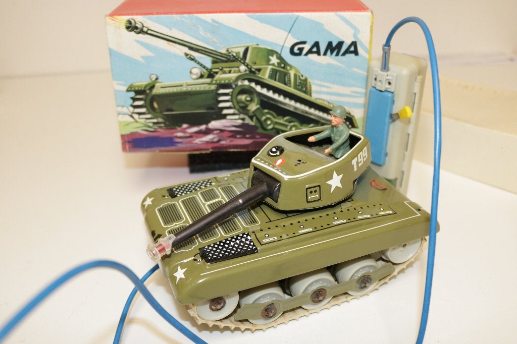 GAMA 9938 TANK Mit Beleuchtetem radar bildschirm SUPERB, Ophalen of Verzenden
