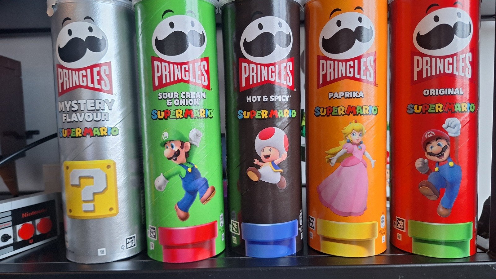 Pringles Super Mario Display Collectie (5 ongeopende bussen), Ophalen of Verzenden, Zo goed als nieuw