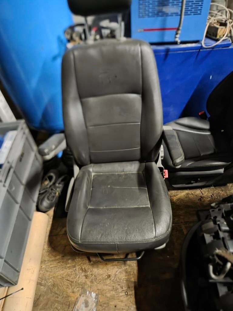 Leren autostoel volkswagen transporter  t5, Auto-onderdelen, Interieur en Bekleding, Ophalen of Verzenden, Gebruikt, Overige automerken