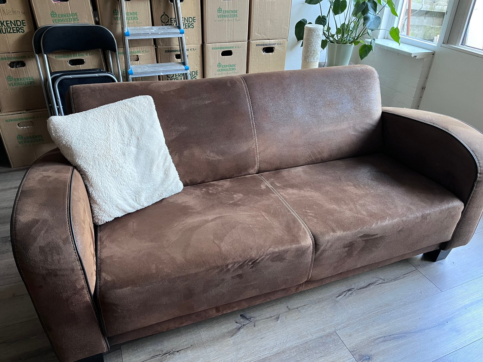 Bruine bank. 1.85 breed, Huis en Inrichting, Banken | Bankstellen, Ophalen, Gebruikt, 150 tot 200 cm, Tweepersoons