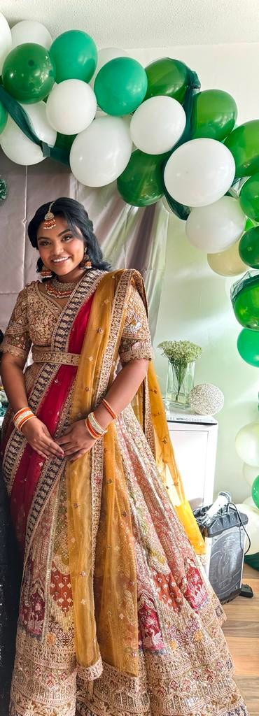 Prachtige Indiase Lengha met rode en gele sjaal, Kleding | Dames, Gelegenheidskleding, Ophalen, Zo goed als nieuw, Rood, Overige typen