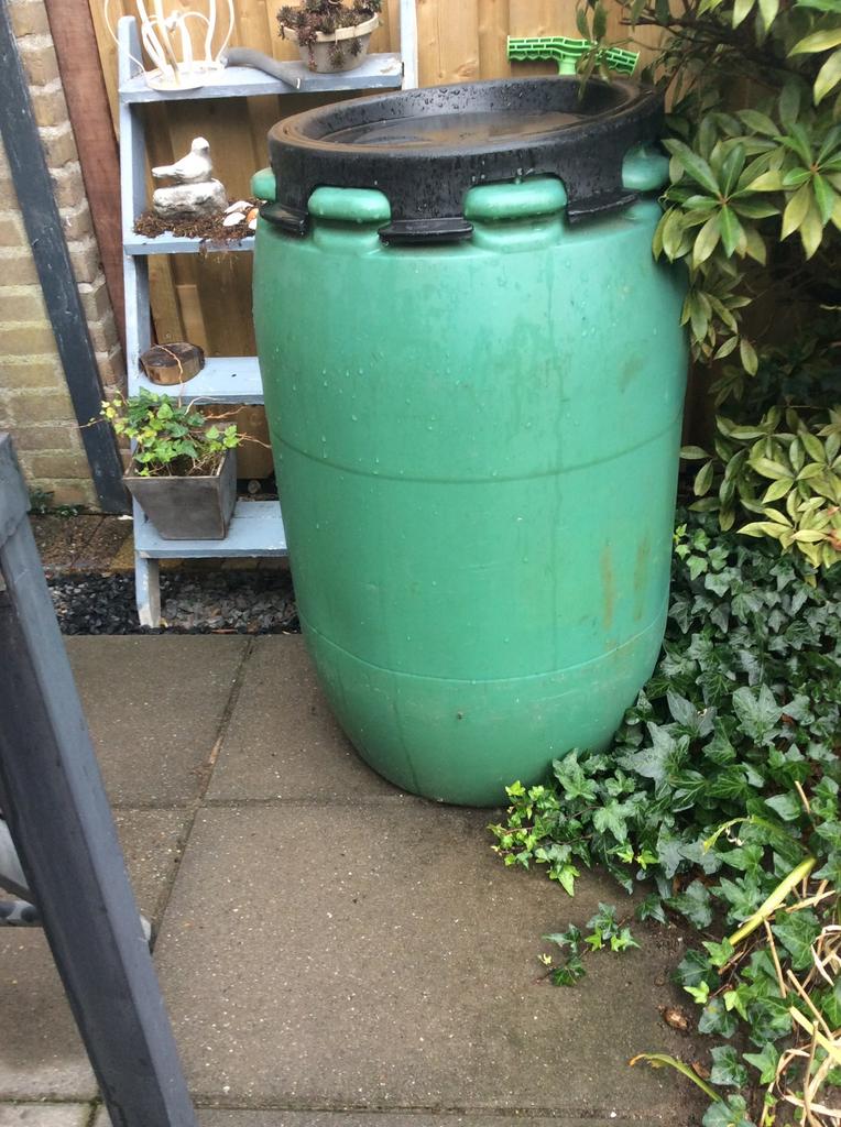 Regenton hoogte 80 cm., 150 liter of meer, Ophalen, Zo goed als nieuw